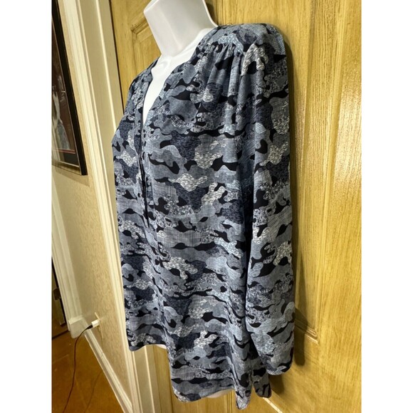 NYDJ Womens Camo Camouflage Blouse Long Sleeve Shirt Top Pleated Back Blue M - Picture 5 of 7